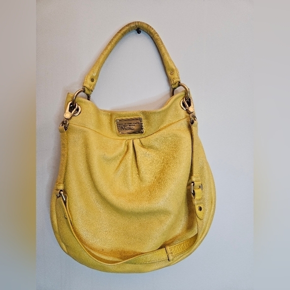 Marc by Marc Jacob Yellow Classic Hobo Leather Hand Bag. - Picture 3 of 17